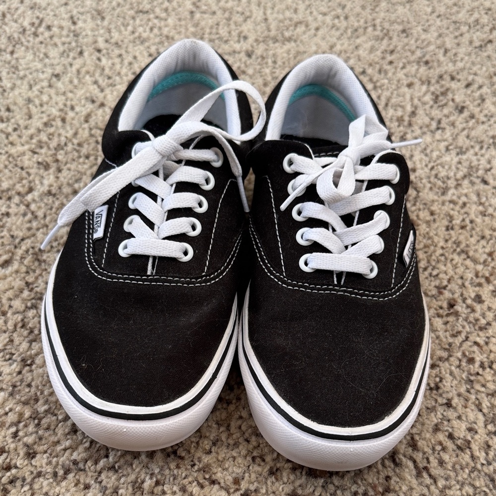 Vans Comfycush Classic Black and White Lace-Up Shoes BRAND NEW